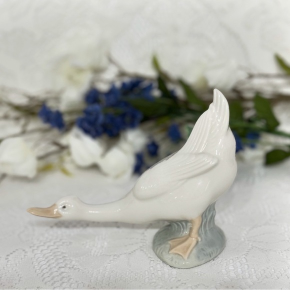 NAO by Lladro Goose Porcelain Figurine 1970's - Picture 1 of 4